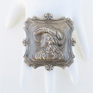 SQUARE HAT LADY METAL CAMEO RING SILVER